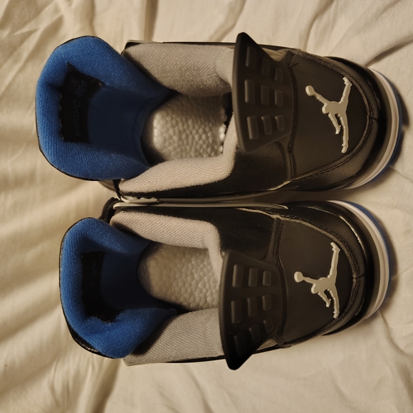 Jordan Black and Blue Athletic Sneakers with Strap Closure - Picture 4 of 5